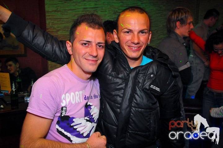 Party în Club Downtown, 