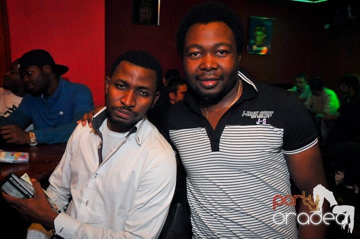 Party în Club Downtown, 