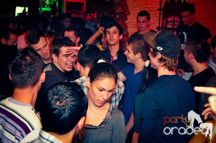Party în Club Downtown, 