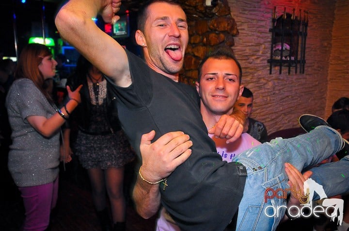 Party în Club Downtown, 