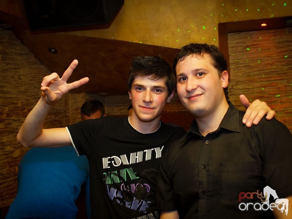 Party în Club Downtown, 