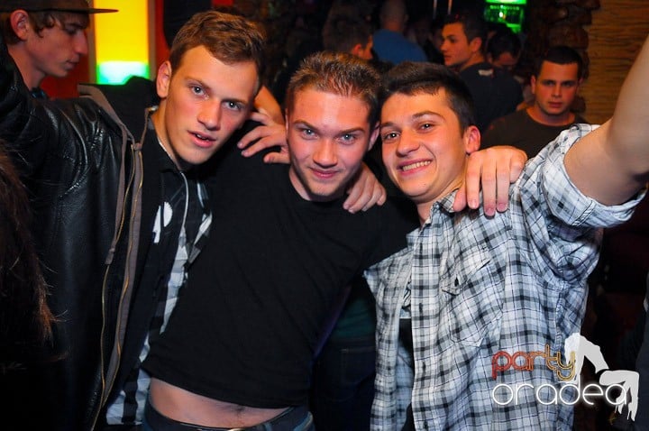 Party în Club Downtown, 