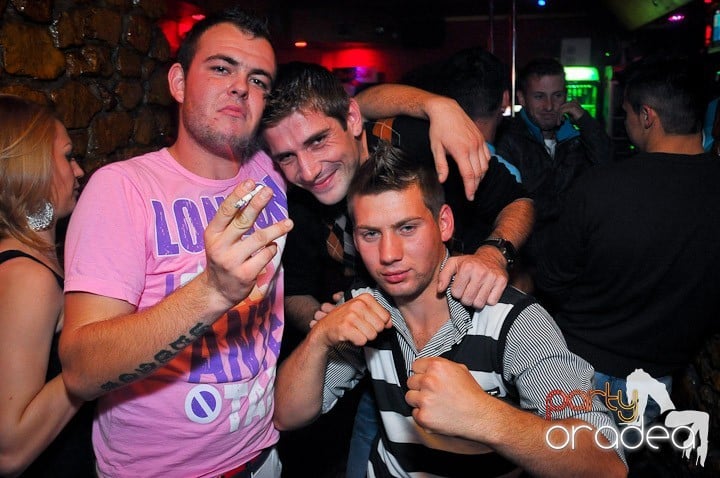 Party în Club Downtown, 