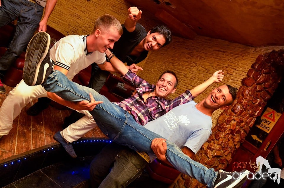 Party în Club Downtown, 