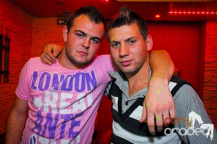 Party în Club Downtown, 