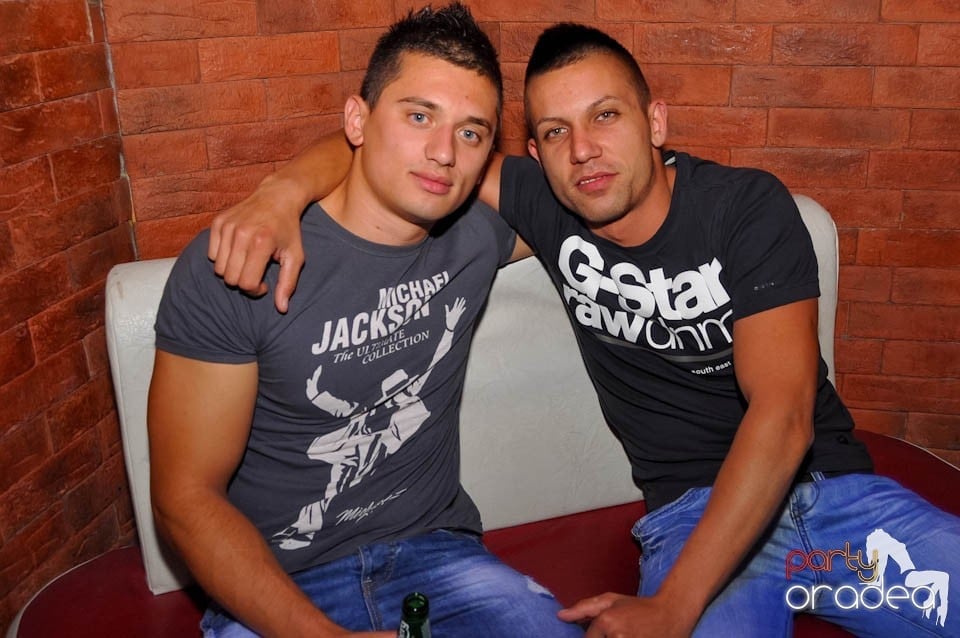 Party în Club Escape, sâmbătă noaptea,