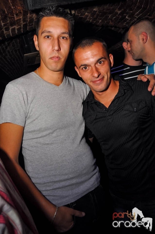 Party în Club Escape, sâmbătă noaptea,