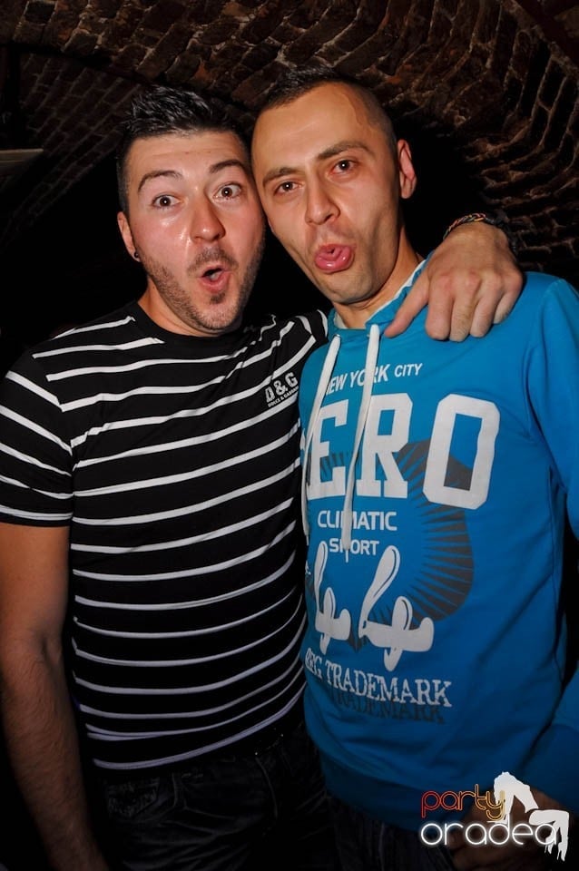 Party în Club Escape, sâmbătă noaptea,