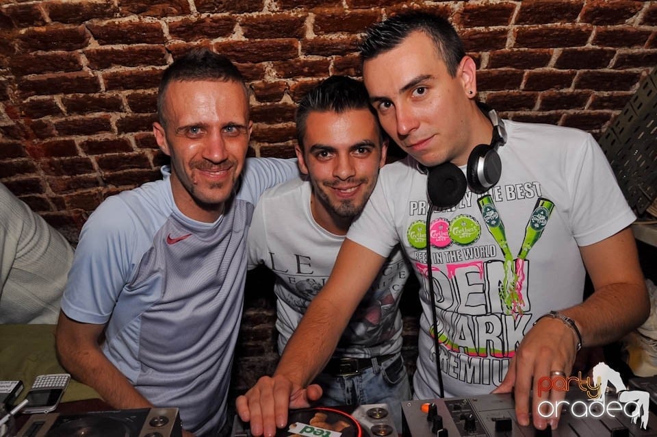 Party în Club Escape, sâmbătă noaptea,