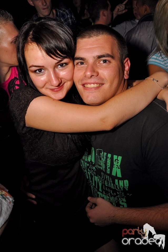 Party în Club Escape, sâmbătă noaptea,