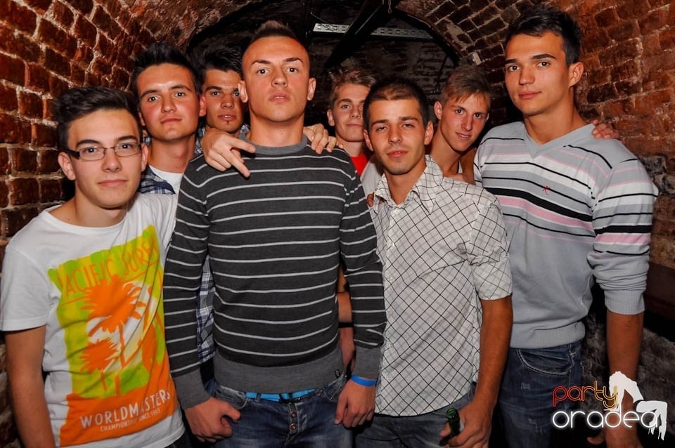 Party în Club Escape, sâmbătă noaptea,