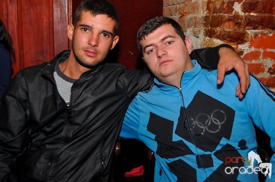 Party în Club Escape, sâmbătă noaptea,