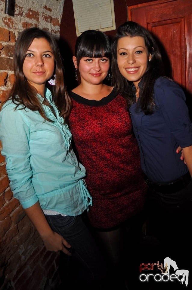 Party în Club Escape, sâmbătă noaptea,