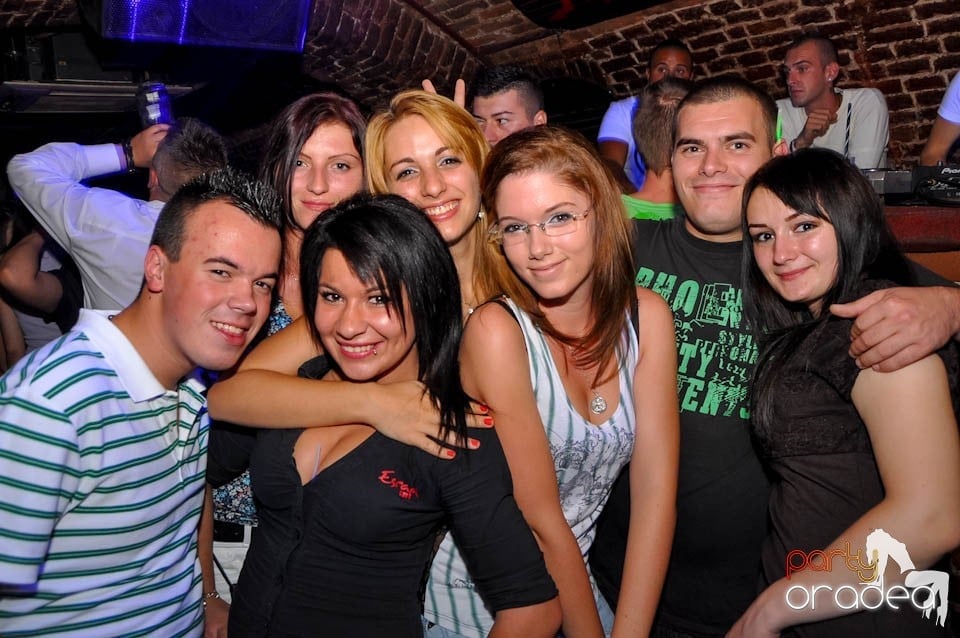 Party în Club Escape, sâmbătă noaptea,