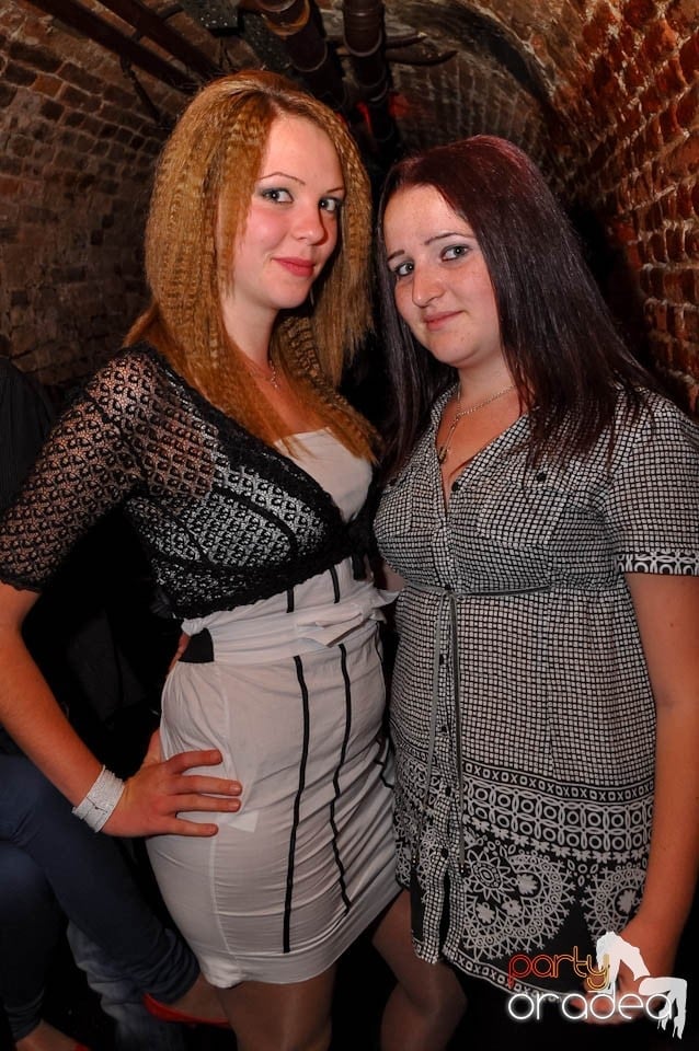 Party în Club Escape, sâmbătă noaptea,