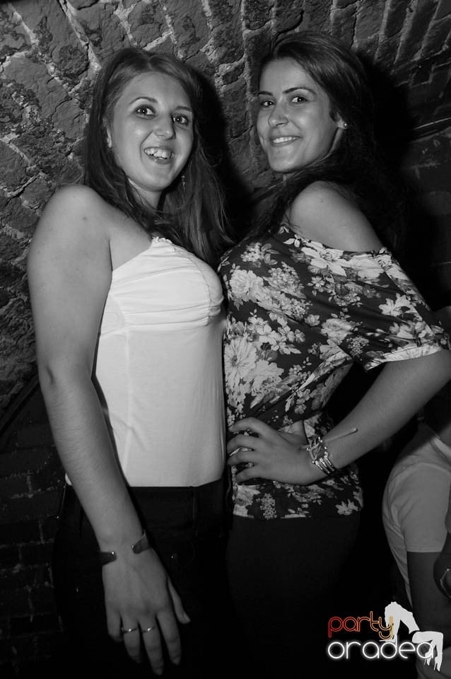 Party în Club Escape, sâmbătă noaptea, Escape