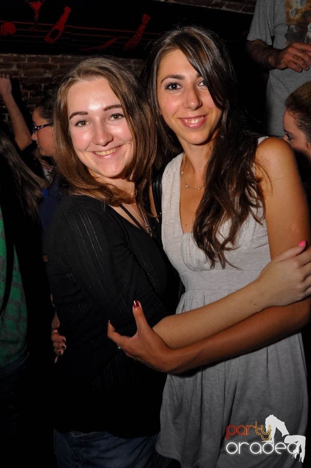 Party în Club Escape, sâmbătă noaptea,