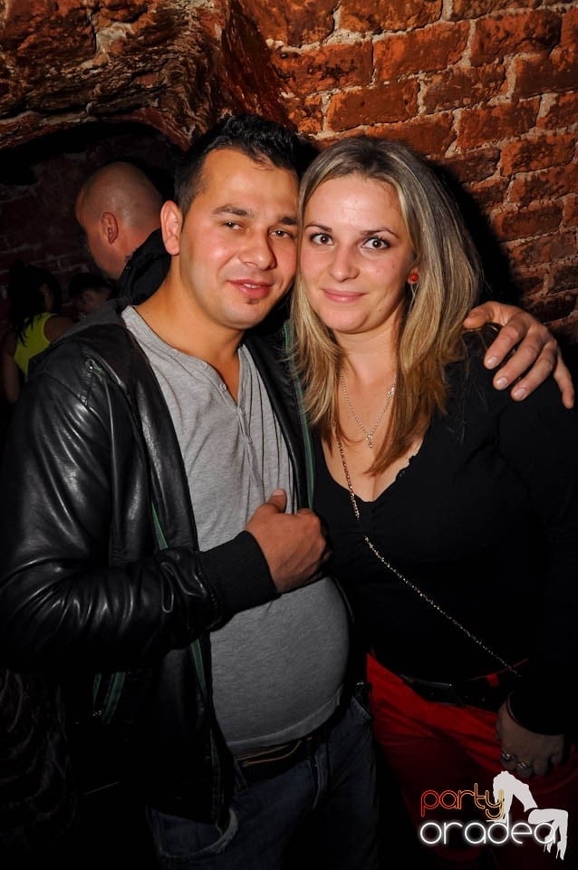 Party în Club Escape, sâmbătă noaptea,
