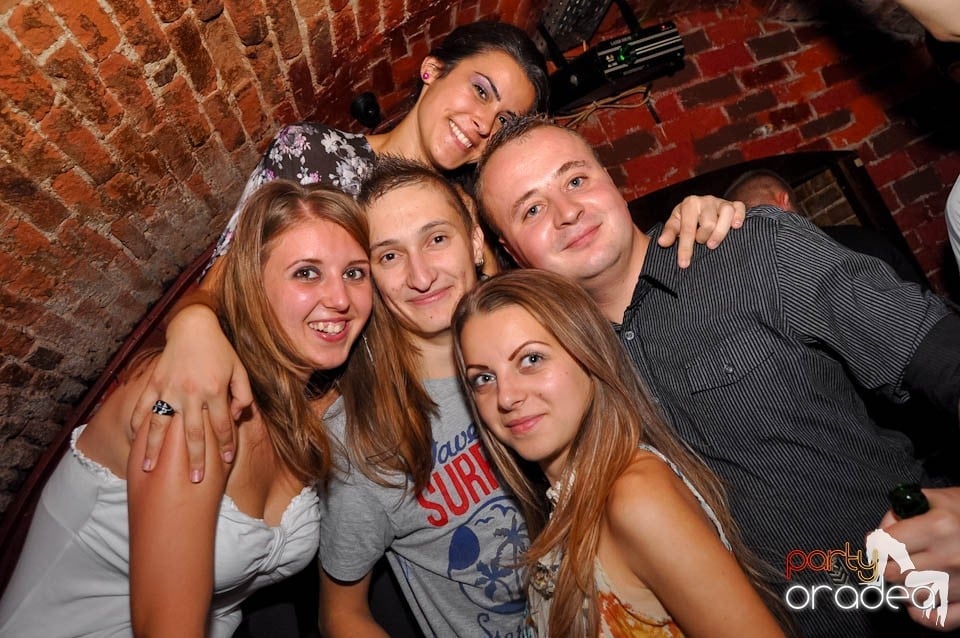 Party în Club Escape, sâmbătă noaptea,