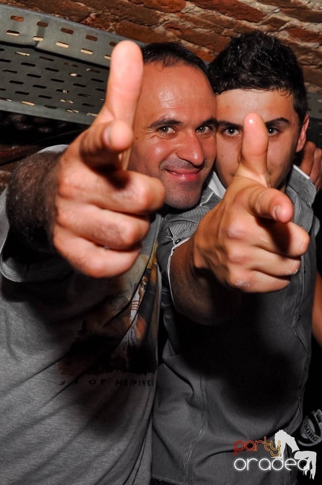 Party în Club Escape, sâmbătă noaptea,