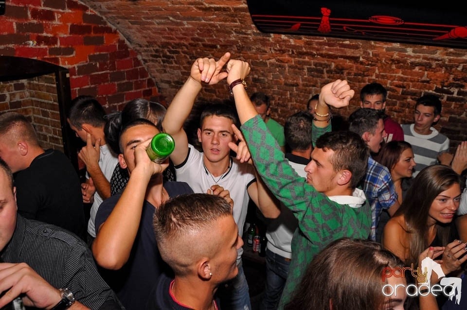 Party în Club Escape, sâmbătă noaptea, 