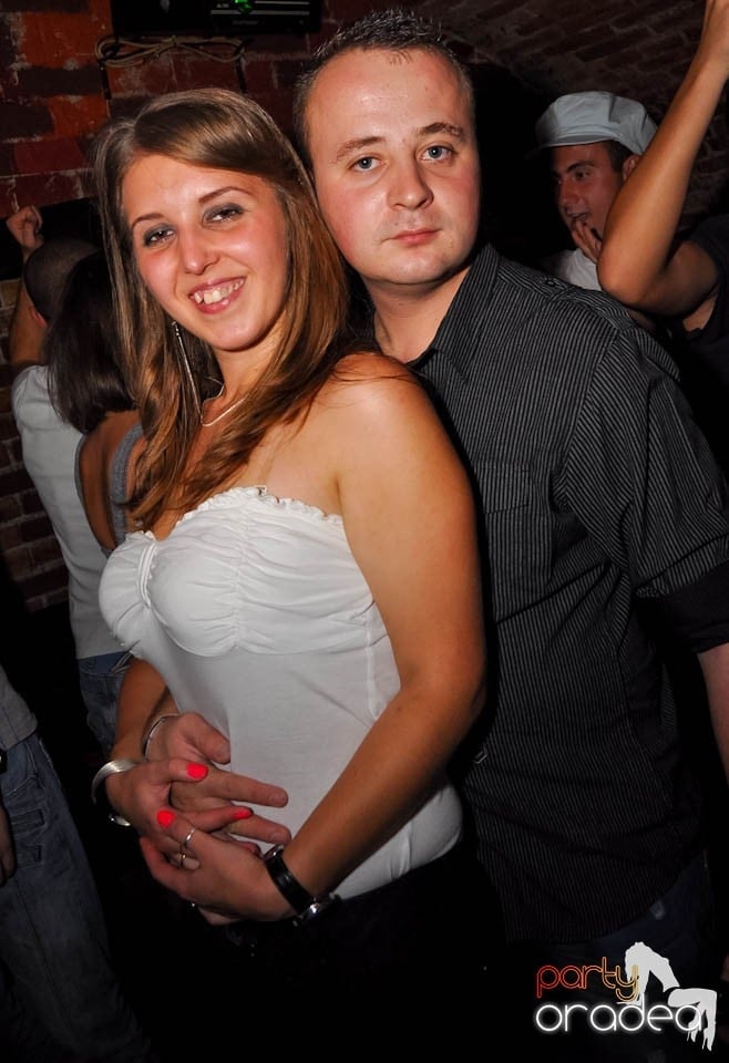 Party în Club Escape, sâmbătă noaptea,