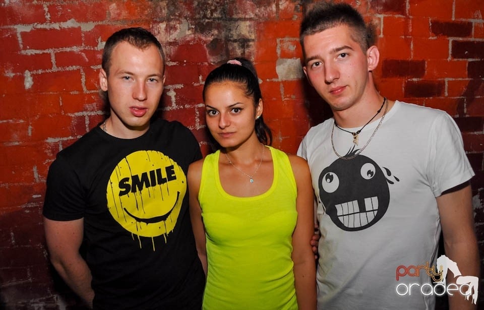 Party în Club Escape, sâmbătă noaptea,