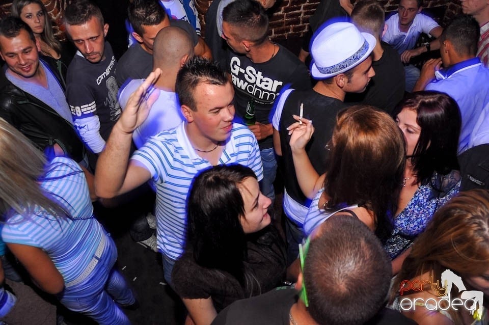 Party în Club Escape, sâmbătă noaptea,