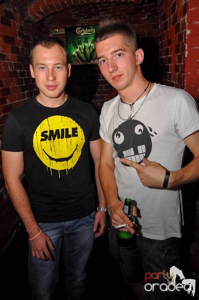 Party în Club Escape, sâmbătă noaptea,