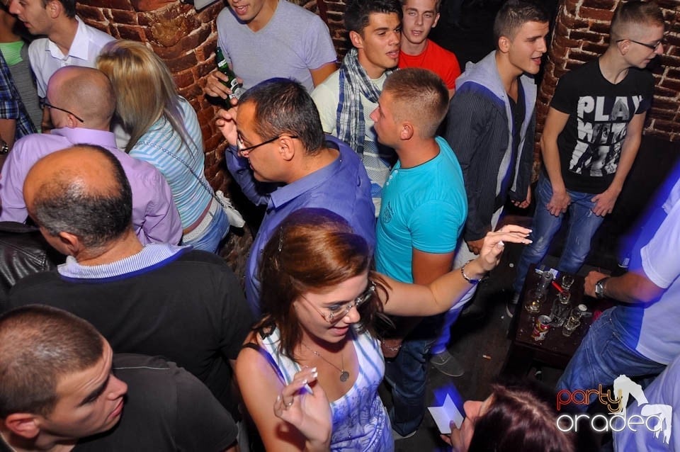 Party în Club Escape, sâmbătă noaptea,