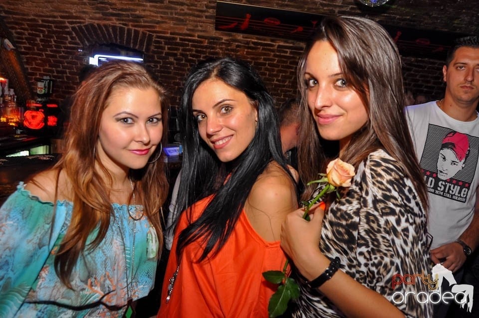 Party în Club Escape, sâmbătă noaptea, 