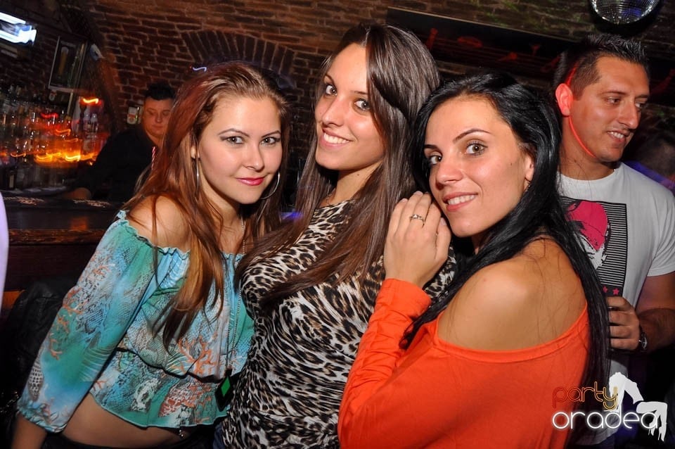 Party în Club Escape, sâmbătă noaptea,