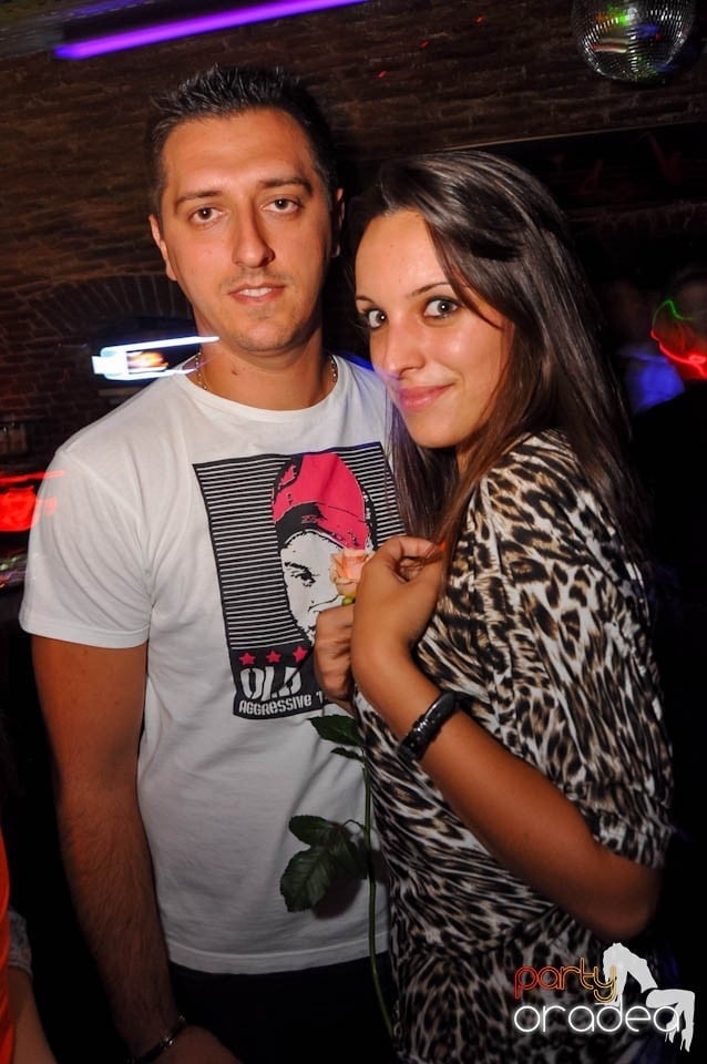 Party în Club Escape, sâmbătă noaptea, 