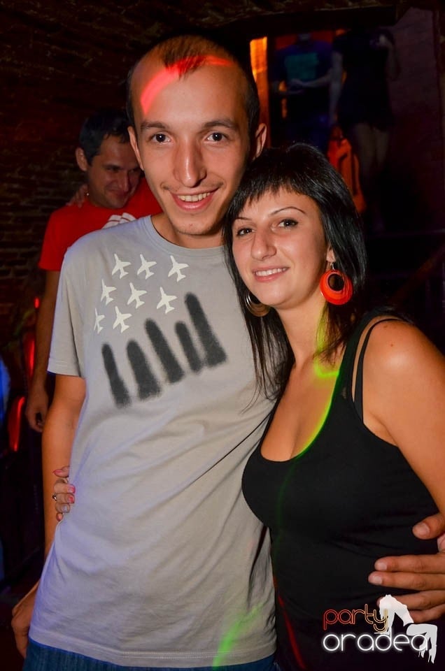 Party în Club Escape, sâmbătă noaptea,