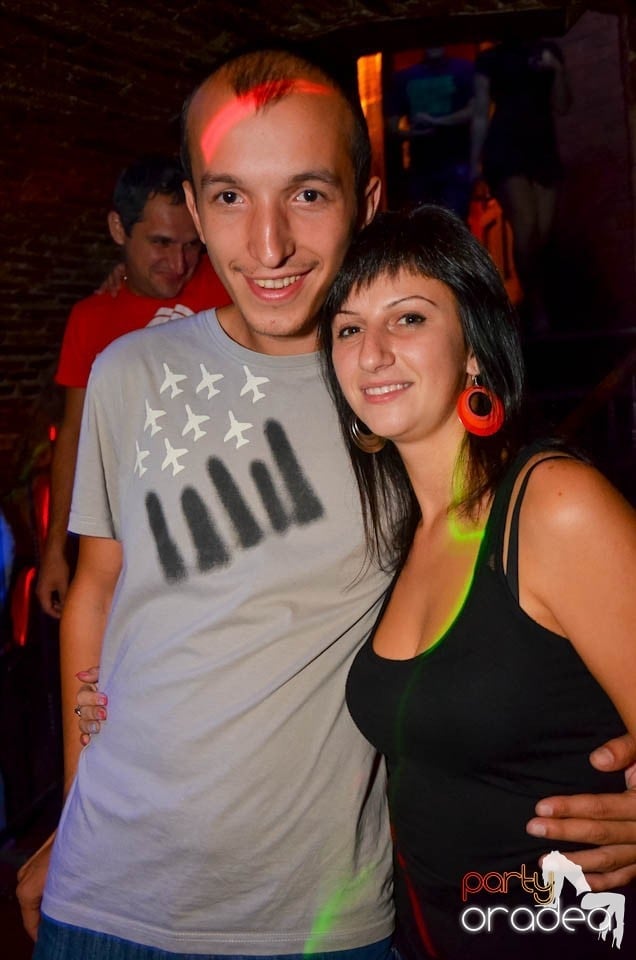 Party în Club Escape, sâmbătă noaptea, 