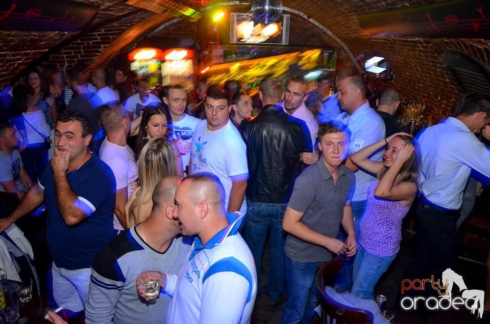 Party în Club Escape, sâmbătă noaptea,