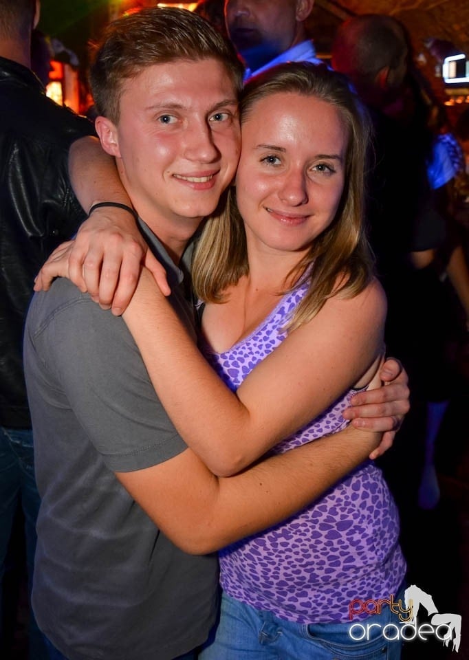 Party în Club Escape, sâmbătă noaptea,