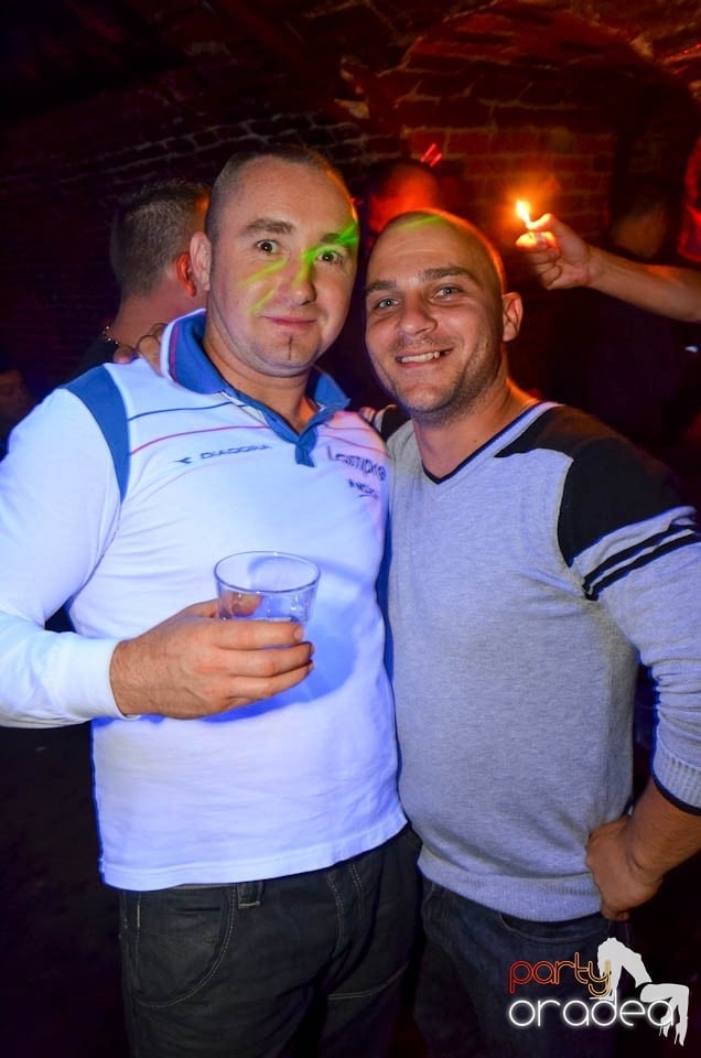 Party în Club Escape, sâmbătă noaptea,