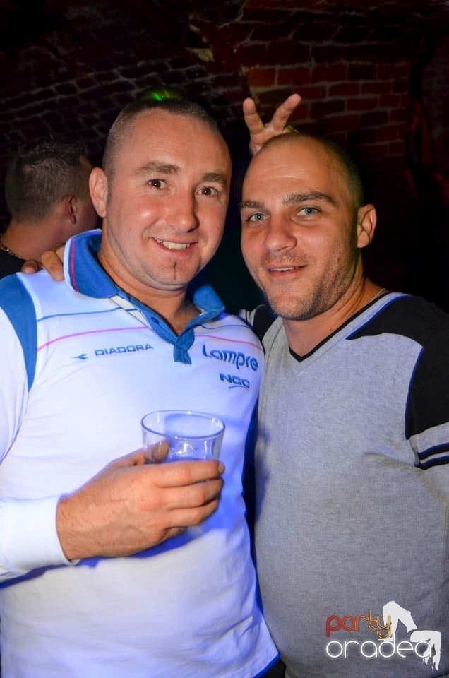 Party în Club Escape, sâmbătă noaptea,