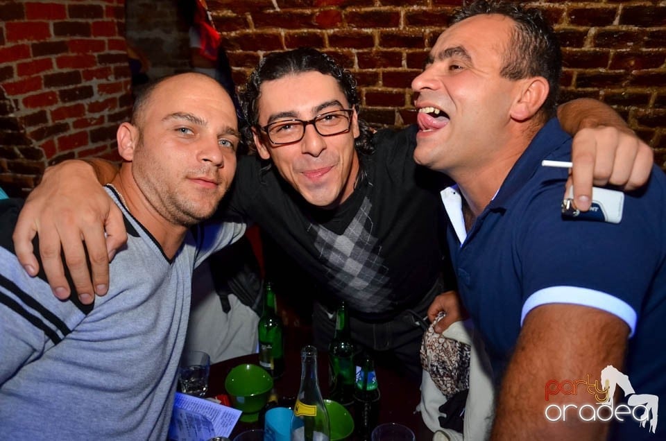 Party în Club Escape, sâmbătă noaptea,