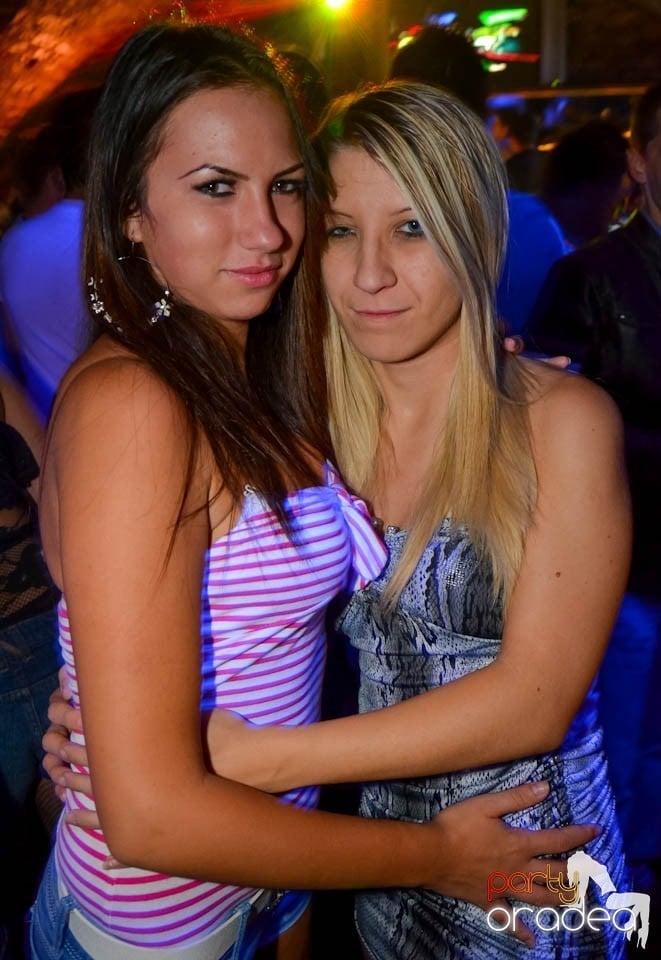 Party în Club Escape, sâmbătă noaptea,
