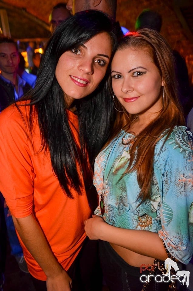 Party în Club Escape, sâmbătă noaptea,