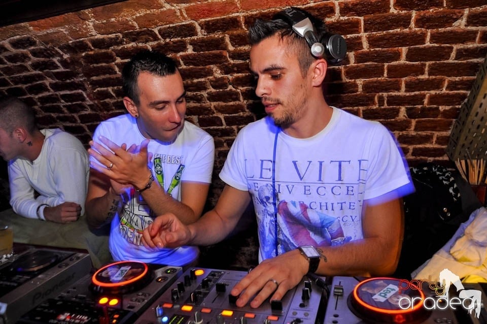 Party în Club Escape, sâmbătă noaptea,