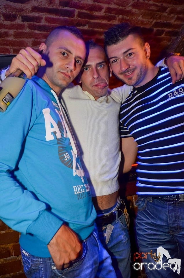 Party în Club Escape, sâmbătă noaptea,