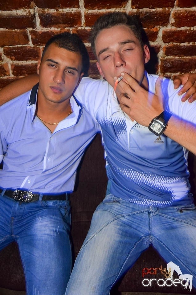 Party în Club Escape, sâmbătă noaptea,
