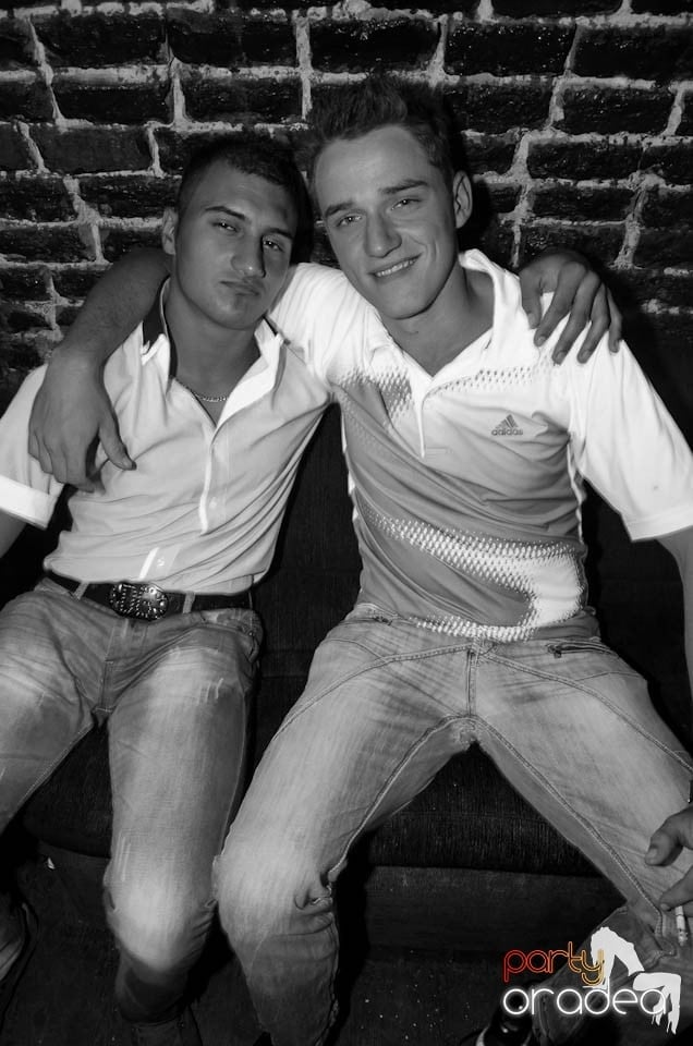 Party în Club Escape, sâmbătă noaptea,