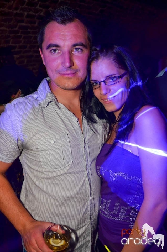Party în Club Escape, sâmbătă noaptea,