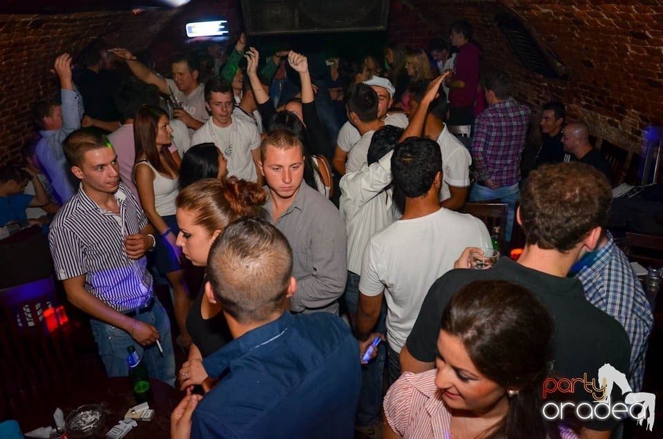 Party în Club Escape, sâmbătă noaptea,
