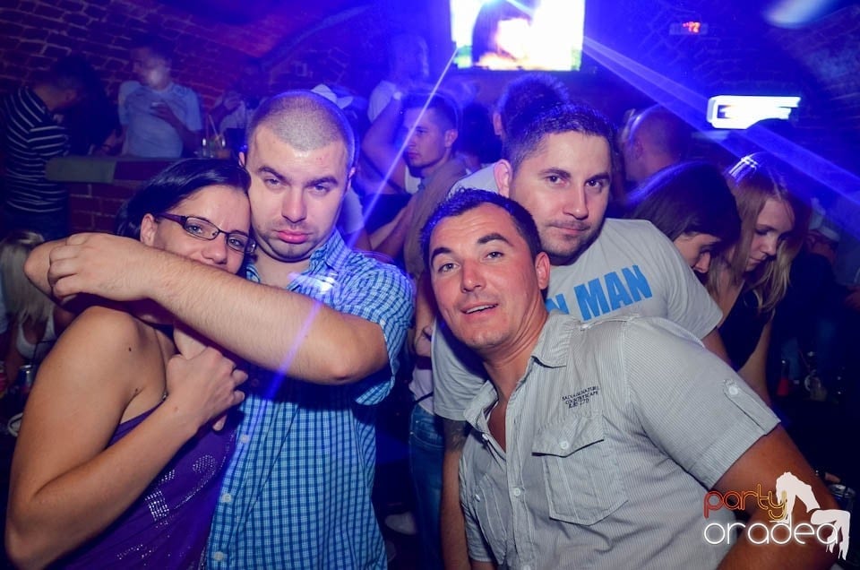 Party în Club Escape, sâmbătă noaptea, Escape