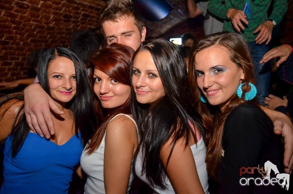 Party în Club Escape, sâmbătă noaptea,